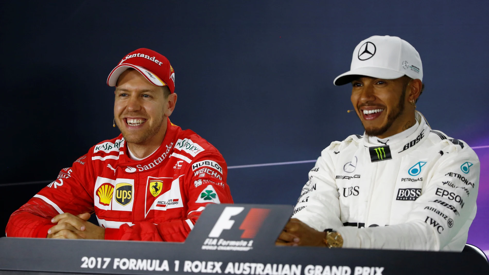 Vettel y Hamilton, sonrientes en rueda de prensa