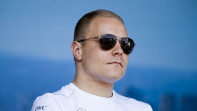 Tremendo fallo de los ingenieros de Mercedes en la radio de Valtteri Bottas: 