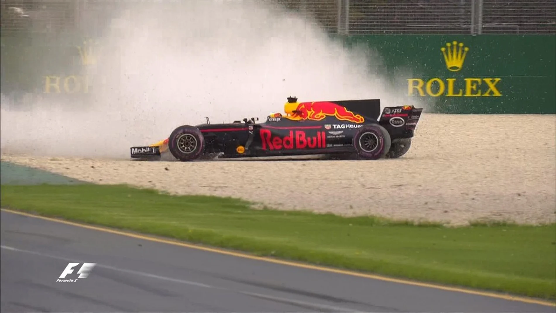 Ricciardo chocó contra las protecciones