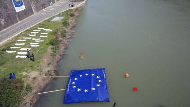 Simulan un naufragio de inmigrantes en el Tíber por una Unión Europea más 