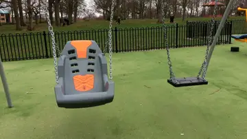 El columpio especial para personas con discapadidad El columpio especial para personas con discapadidad