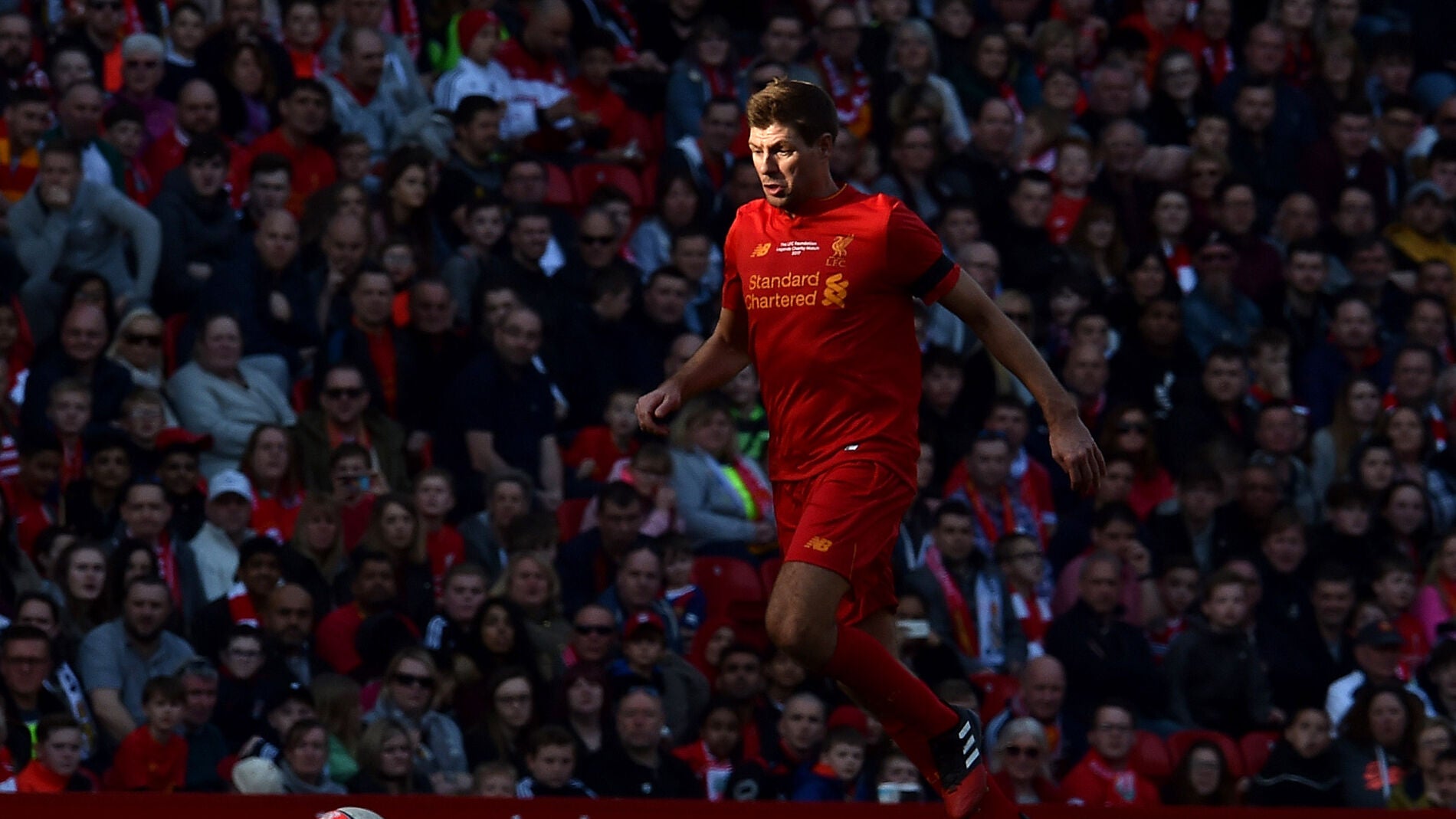 Steven Gerard en su vuelta a Anfield