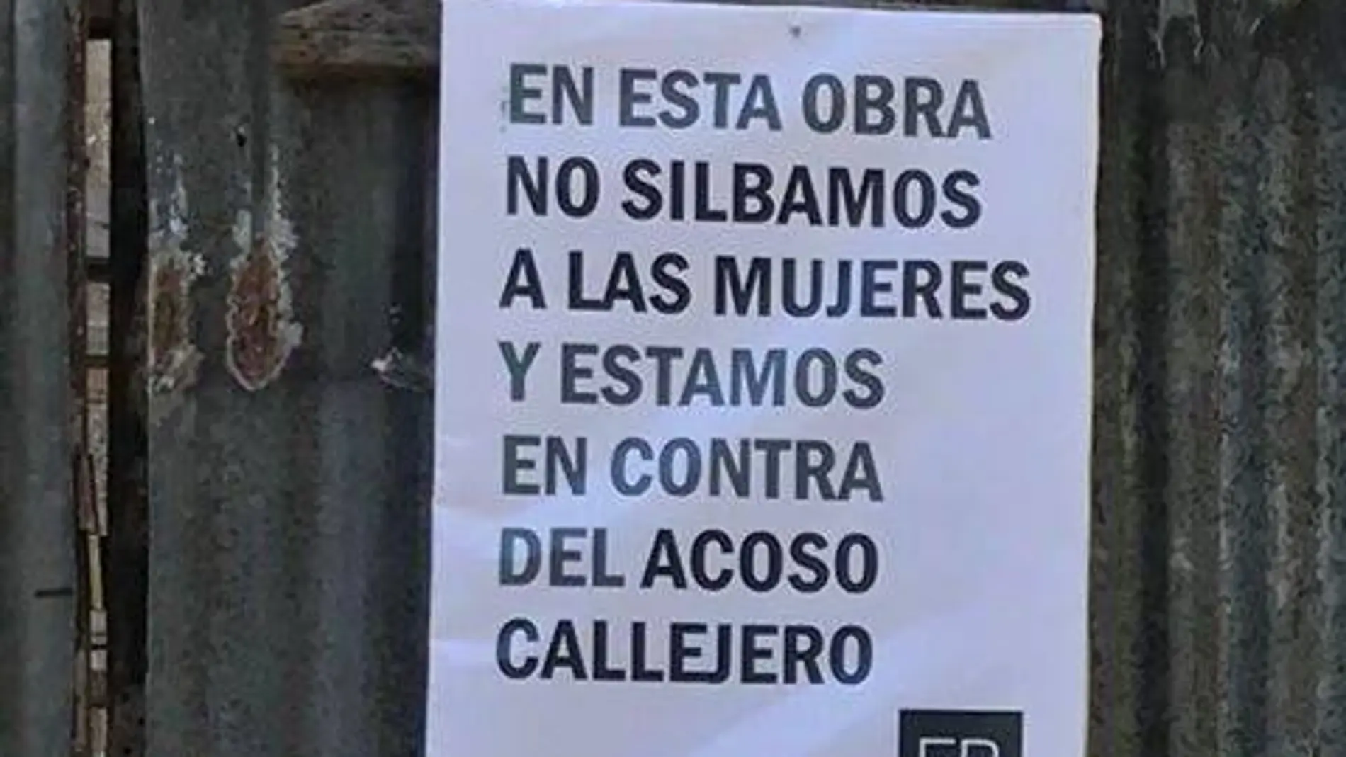 El cartel en la valla de una obra en Argentina El cartel en la valla de una obra en Argentina