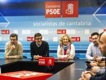 Patxi López durante la reunión con la Ejecutiva del Partido Socialista de Cantabria