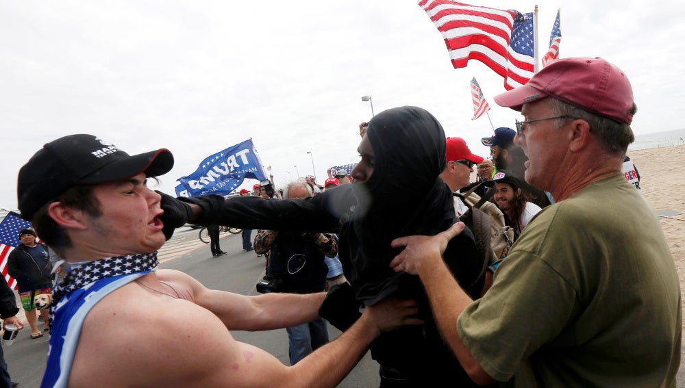 Enfrentamientos entre partidarios y detractores de Trump