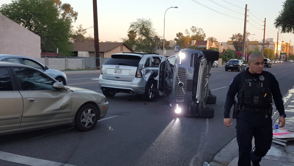Colisión entre un vehículo autónomo de Uber y otro coche