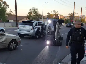 Colisión entre un vehículo autónomo de Uber y otro coche Colisión entre un vehículo autónomo de Uber y otro coche
