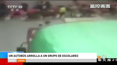 Mueren tres niños tras ser arrollados por un autobús mientras cruzaban por un paso de peatones
