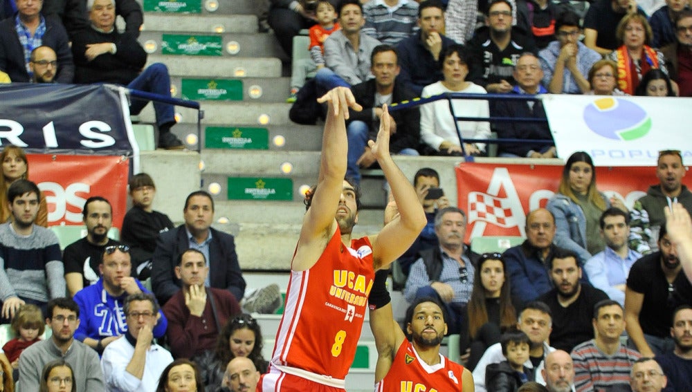 El UCAM Murcia doblega en casa al Iberostar