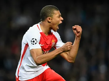 Mbappé celebra un gol Mbappé celebra un gol