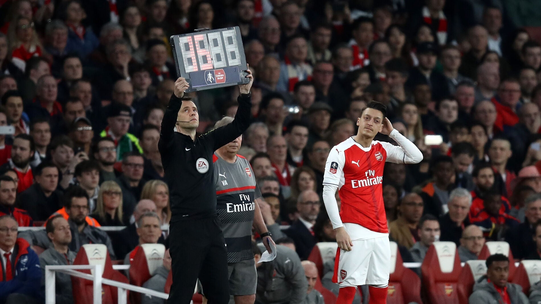 Mesut &Ouml;zil, en un partido del Arsenal