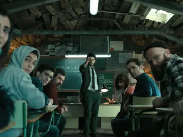 El Profesor nos da la bienvenida a su aula de 'La casa de papel' El Profesor nos da la bienvenida a su aula de 'La casa de papel'