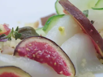 Carpaccio de bacalao con ensalada fresca de cuscús y gallina escabechada Carpaccio de bacalao con ensalada fresca de cuscús y gallina escabechada