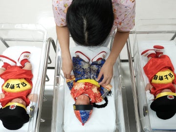 Niños chinos recién nacidos