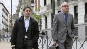 Oriol Pujol, acompañado de su abogado, Xavier Melero