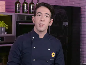 Calabacín relleno de pollo con espárragos y huevo Calabacín relleno de pollo con espárragos y huevo