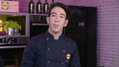 Calabacín relleno de pollo con espárragos y huevo