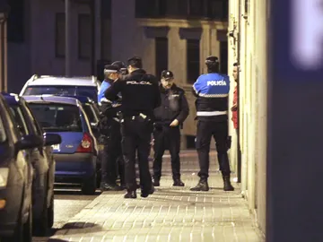 Agentes de la Policía Municipal y de la Policía Nacional Agentes de la Policía Municipal y de la Policía Nacional