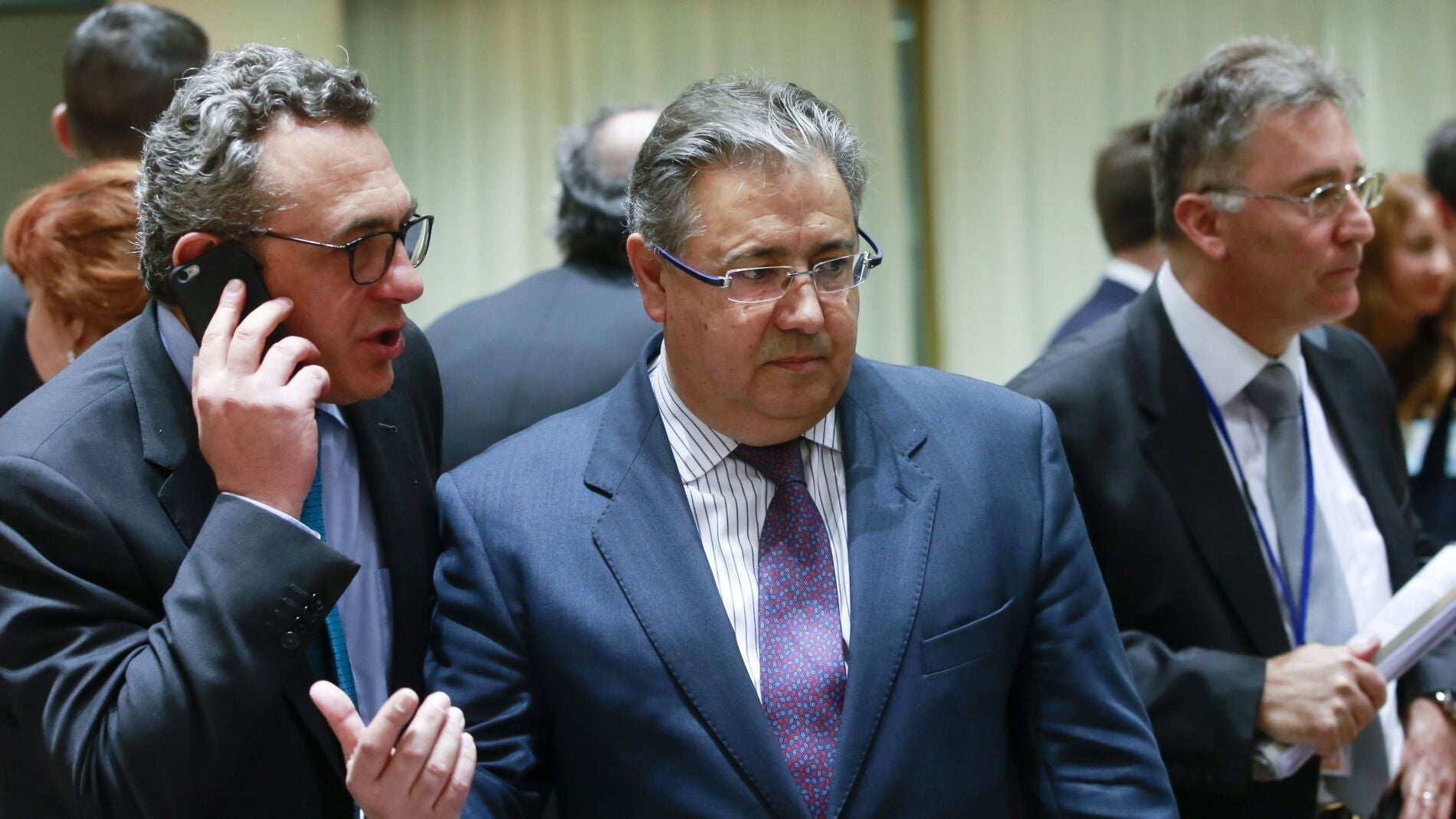 El ministro espa&ntilde;ol del Interior, Juan Ignacio Zoido (c), durante el Consejo de titulares europeos de Interior 