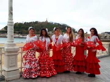 El Sur invade el Norte vestidas de flamenco con 'Allí Abajo'