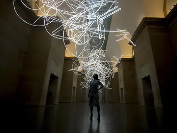 La obra de luz 'Forms in Space...by Light (in Time)' La obra de luz 'Forms in Space...by Light (in Time)'