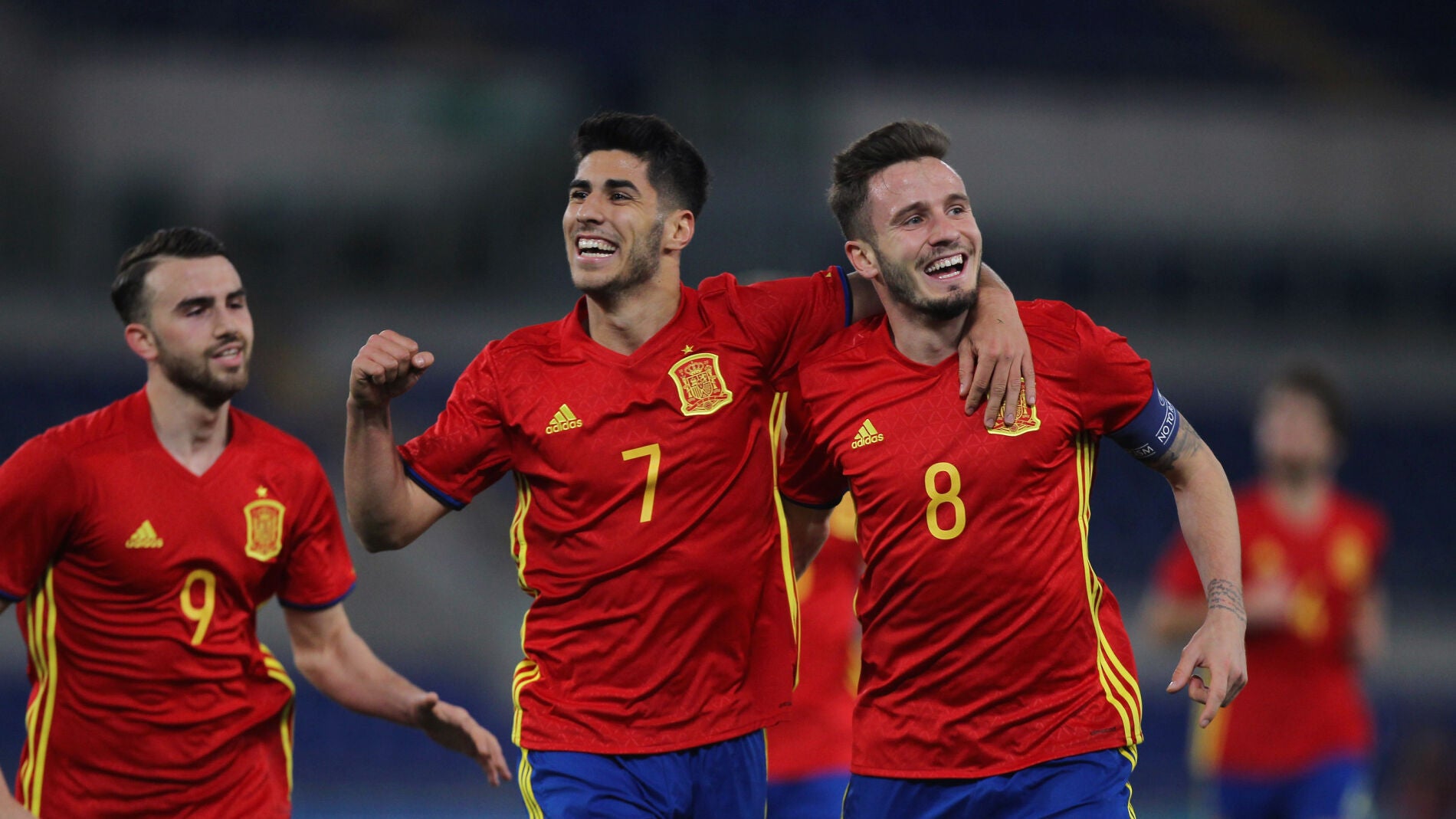 Jugadores de la sub-21 celebrando un gol