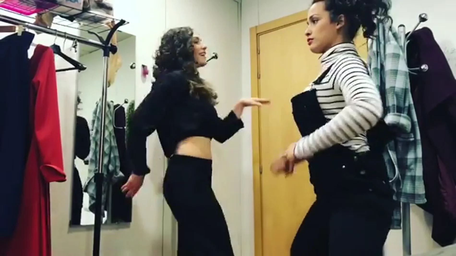 El divertido baile de Chanel y Yara para celebrar el Día Mundial del Teatro