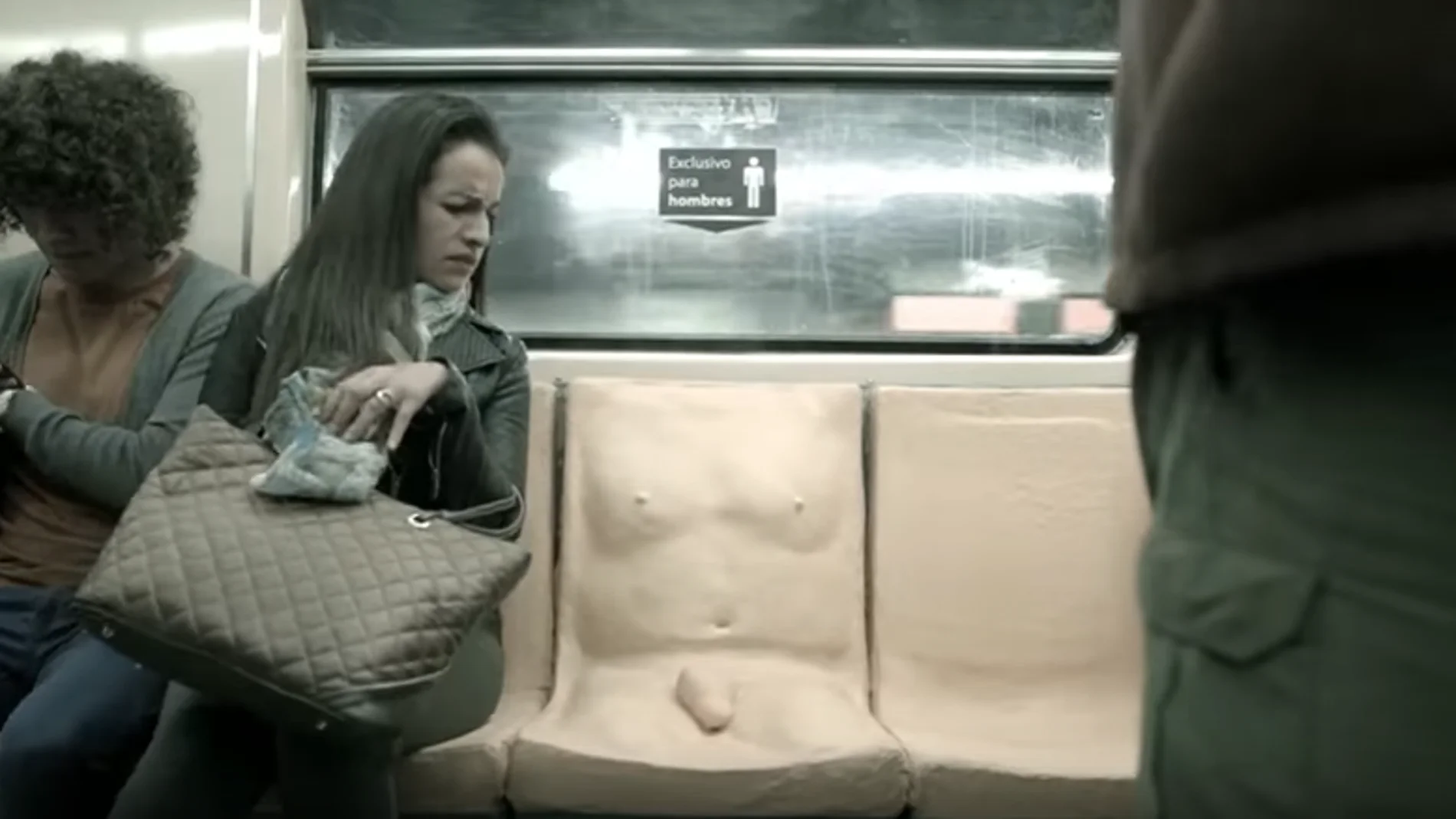 Un pene en el Metro de Ciudad de México Un pene en el Metro de Ciudad de México