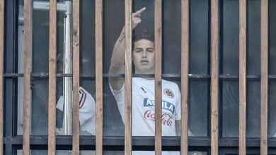 La peineta de James a los periodistas que indigna a Colombia