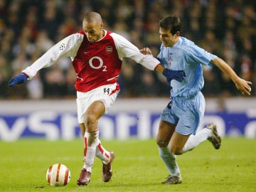 Oubiña en el partido frente al Arsenal