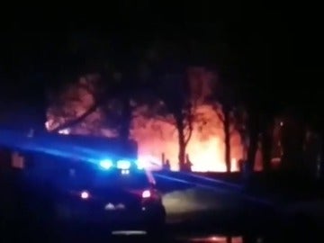 Frame 4.84536 de: Un incendio arrasa con un camping de playa en A Coruña