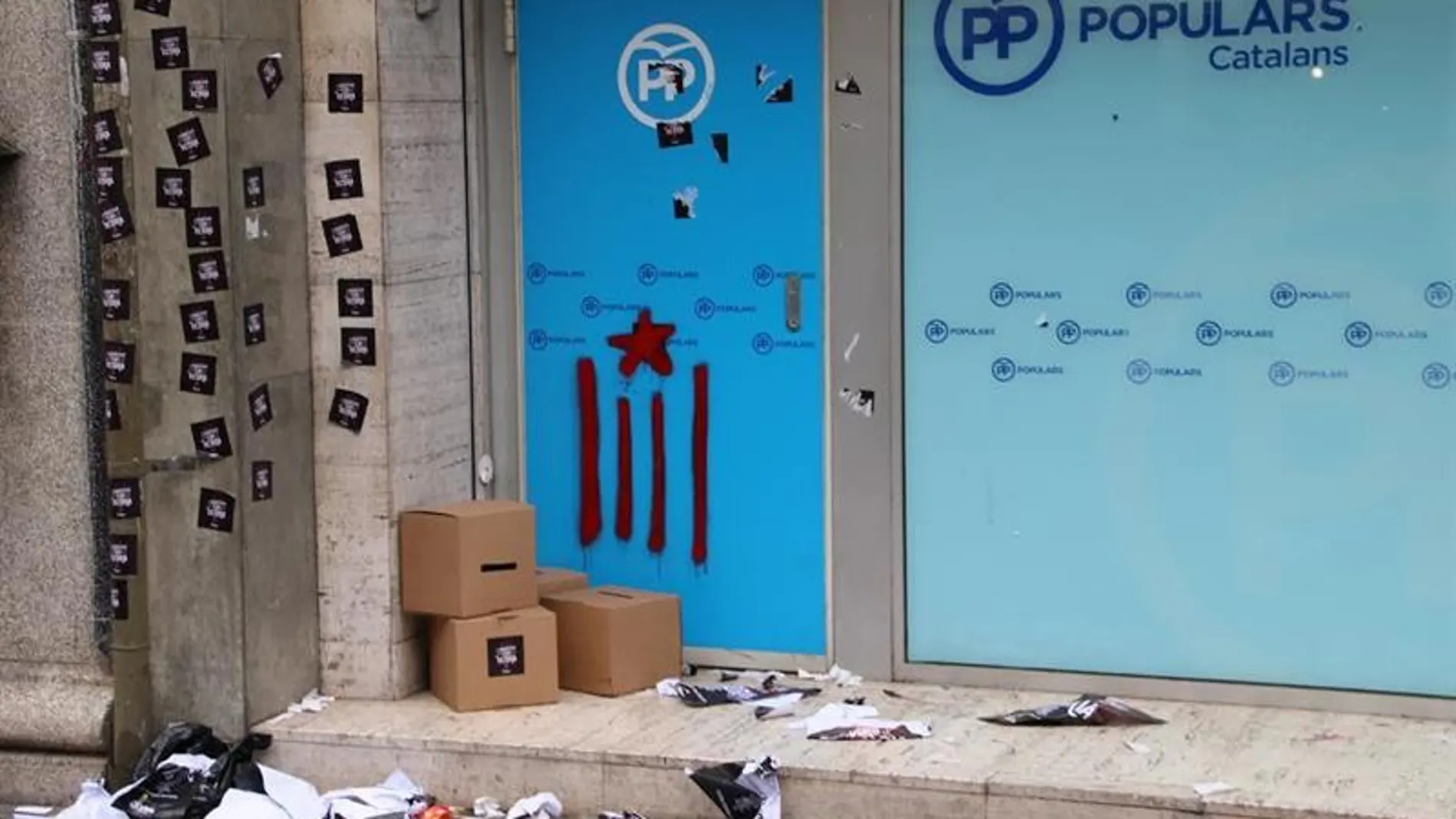 La sede del PP tras el intento de ocupación La sede del PP tras el intento de ocupación