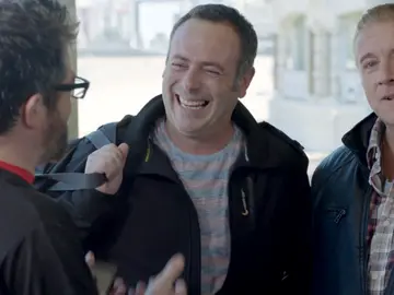 La cuadrilla, torpe y divertida en las tomas falsas La cuadrilla, torpe y divertida en las tomas falsas