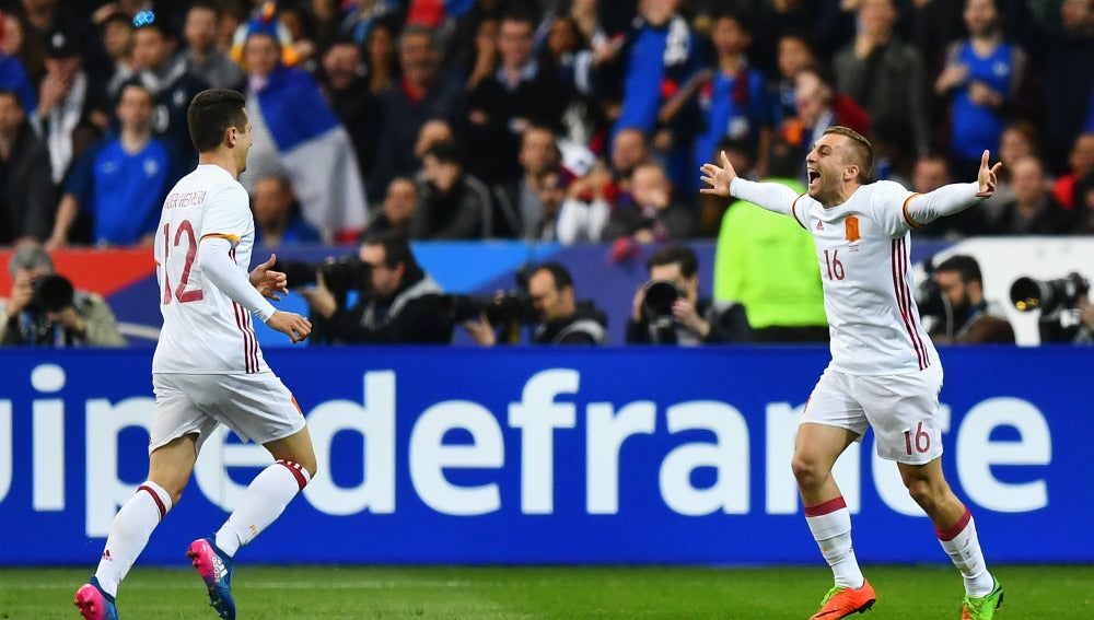 Deulofeu celebra su gol contra Francia