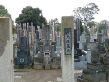 Un templo budista de Tokio ofrece tumbas conjuntas para parejas homosexuales