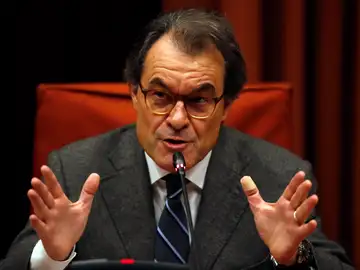 El expresidente de la Generalitat Artur Mas, durante su comparecencia ante la Comisión de Asuntos Institucionales del Parlament El expresidente de la Generalitat Artur Mas, durante su comparecencia ante la Comisión de Asuntos Institucionales del Parlament