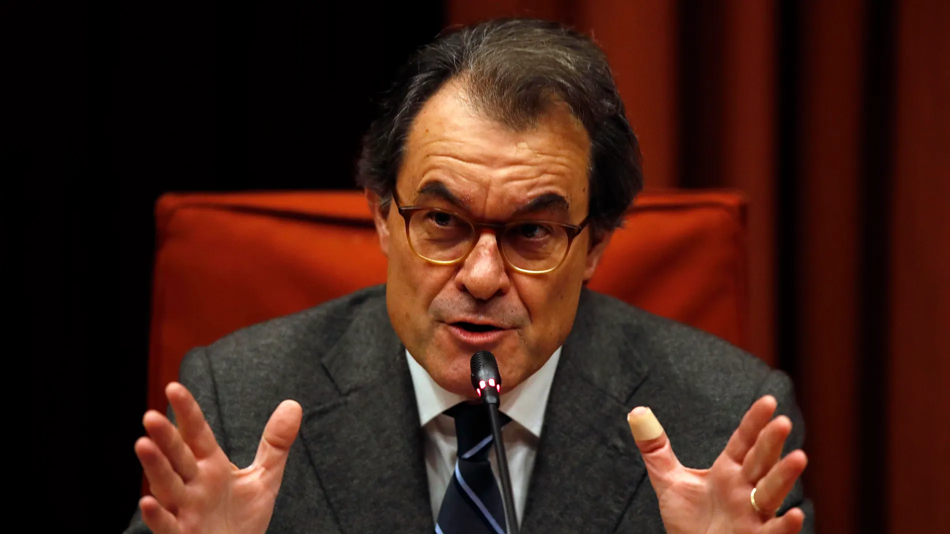 El expresidente de la Generalitat Artur Mas, durante su comparecencia ante la Comisión de Asuntos Institucionales del Parlament El expresidente de la Generalitat Artur Mas, durante su comparecencia ante la Comisión de Asuntos Institucionales del Parlament