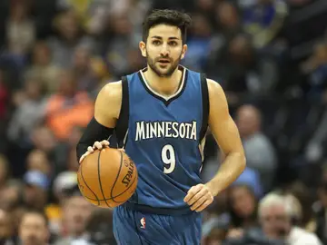Ricky Rubio sube al ataque en un partido con los Timberwolves Ricky Rubio sube al ataque en un partido con los Timberwolves