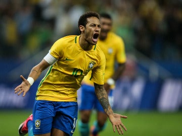 Neymar celebra uno de sus goles con Brasil