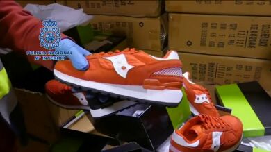 Intervienes unas 4.226 pares de zapatillas falsas y camufladas para pasar la aduana
