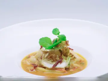 Patatas guisadas con bacalao, sus callos y hierbabuena Patatas guisadas con bacalao, sus callos y hierbabuena
