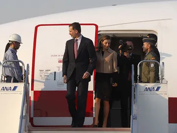 Los Reyes a su llegada a Japón Los Reyes a su llegada a Japón