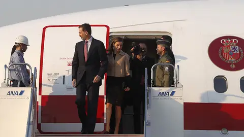 Los Reyes a su llegada a Japón Los Reyes a su llegada a Japón