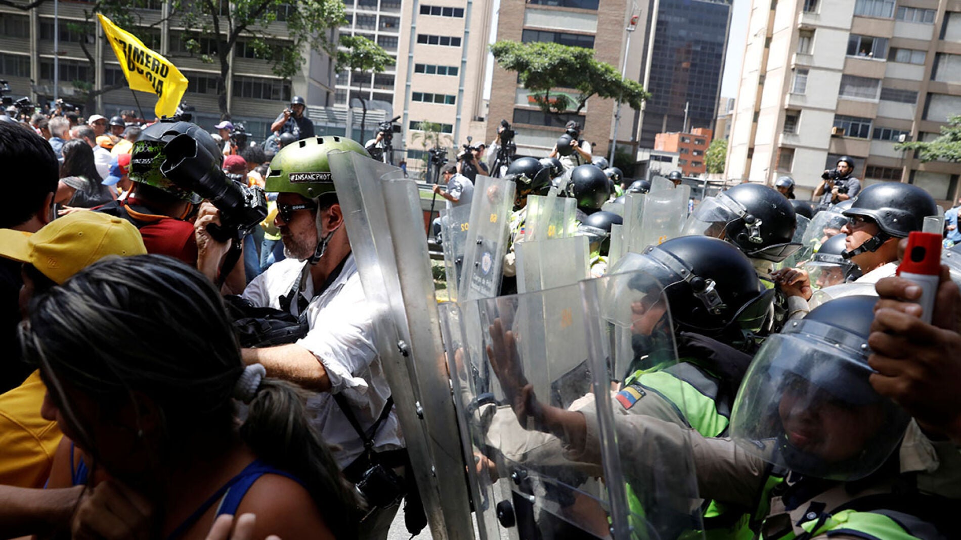 La polic&iacute;a disuelve la marcha opositora en Venezuela