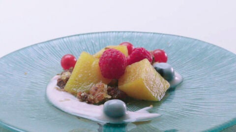 Migas dulces y persim&oacute;n, especias y frutos rojos