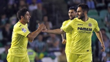 Los jugadores del Villarreal celebran el gol en Liga