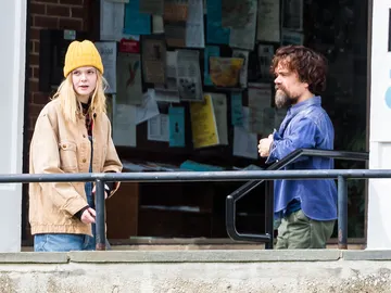 Dakota Fanning y Peter Dinklage Dakota Fanning y Peter Dinklage