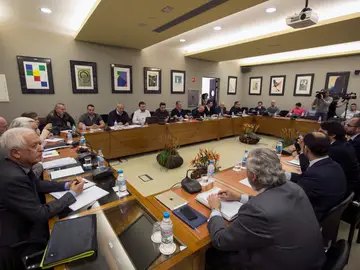 Un momento de una reunión de representantes de la patronal y de los sindicatos de los estibadores en Madrid. Un momento de una reunión de representantes de la patronal y de los sindicatos de los estibadores en Madrid.