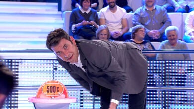 Arturo Valls se queda 'tieso' por una postura de yoga