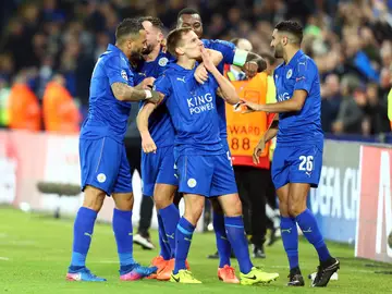 Marc Albrighton, del Leicester, celebra un gol con sus compañeros Marc Albrighton, del Leicester, celebra un gol con sus compañeros